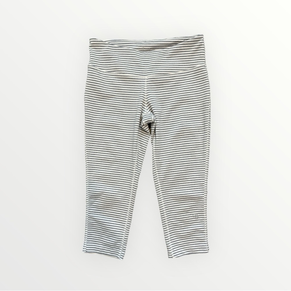 MPG Gray and White Striped Capri Leggings - Picture 2 of 4